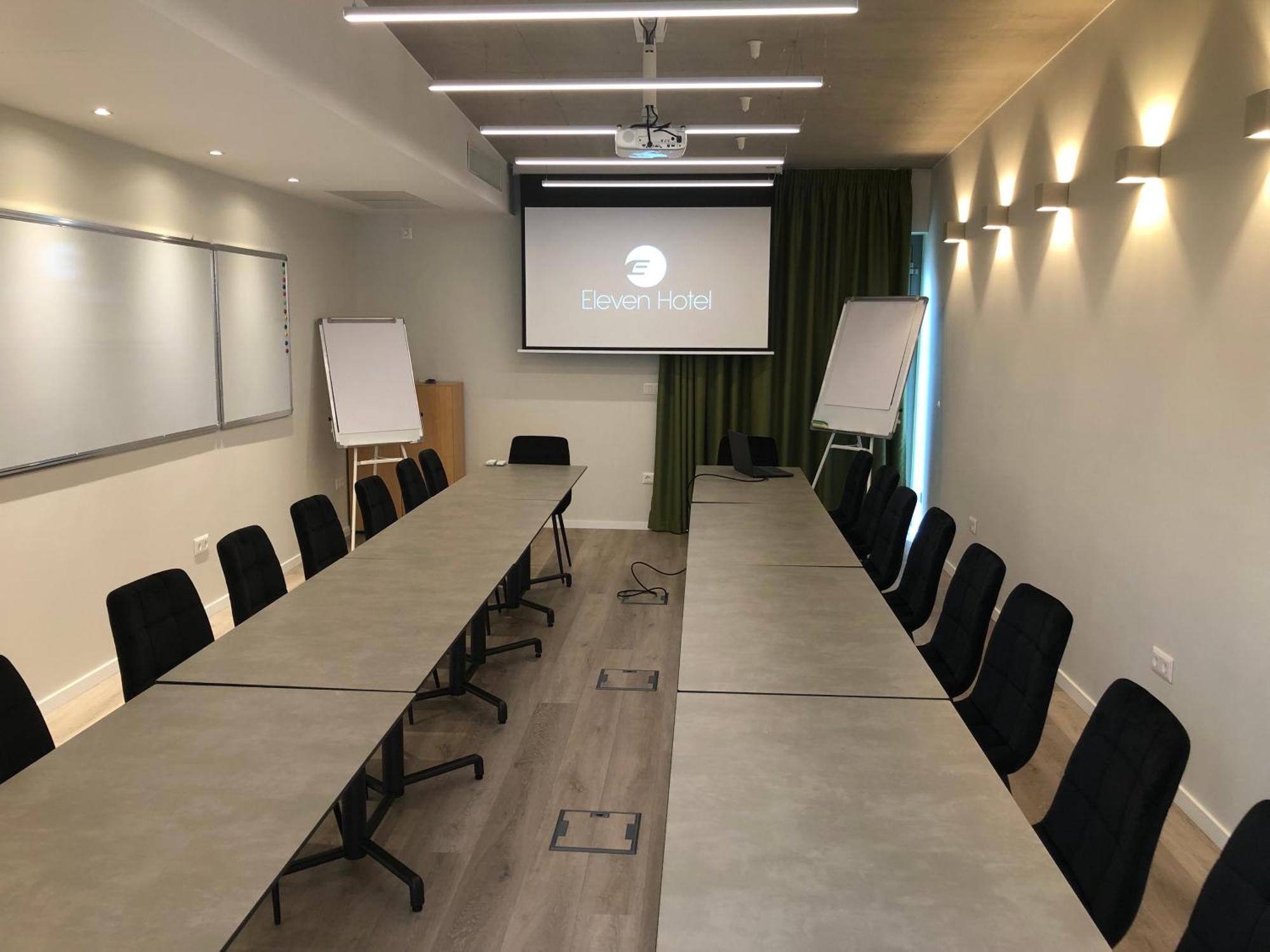 Eleven Business & Sport Hotel Jaszarokszallas Экстерьер фото