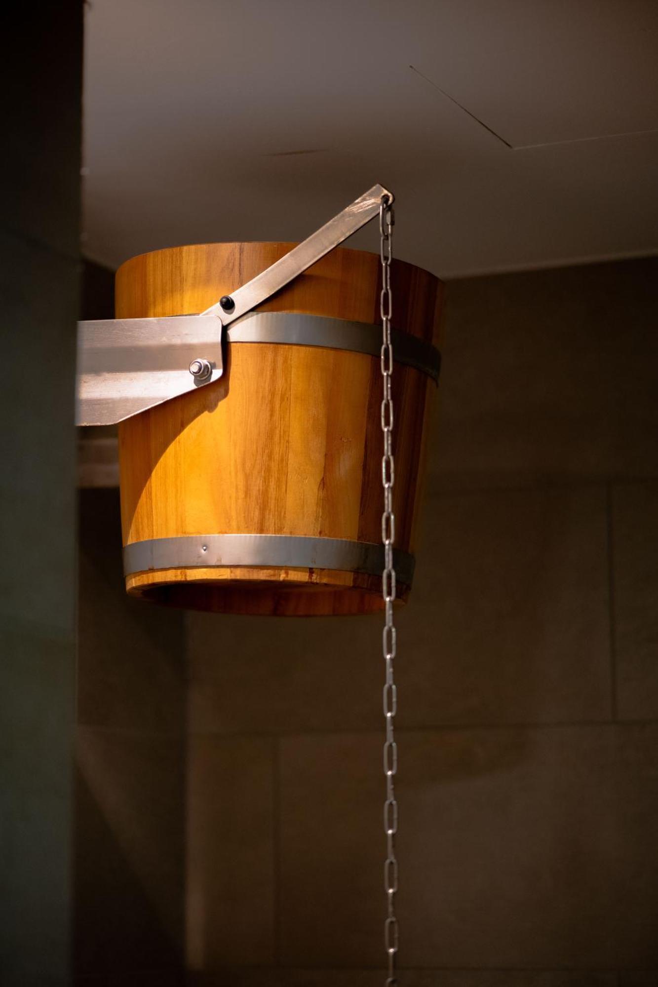 Eleven Business & Sport Hotel Jaszarokszallas Экстерьер фото